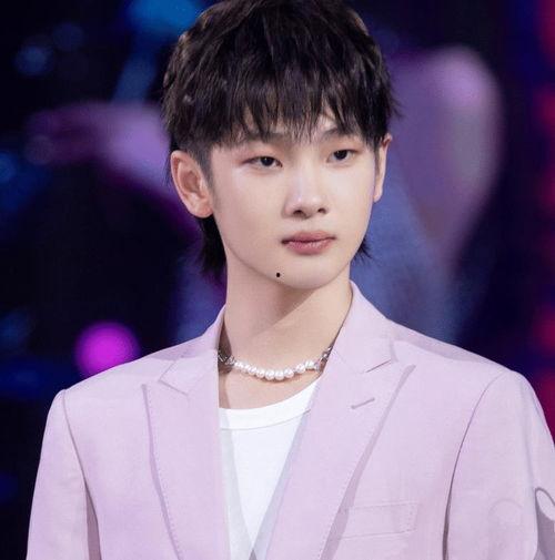 娱乐吃瓜姐黄明昊,娱乐吃瓜界的“瓜王”传奇